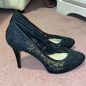 Nine West black lace closed toe heels